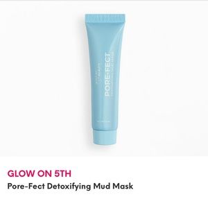 GLOW ON 5TH
Pore-Fect Detoxifying Mud Mask